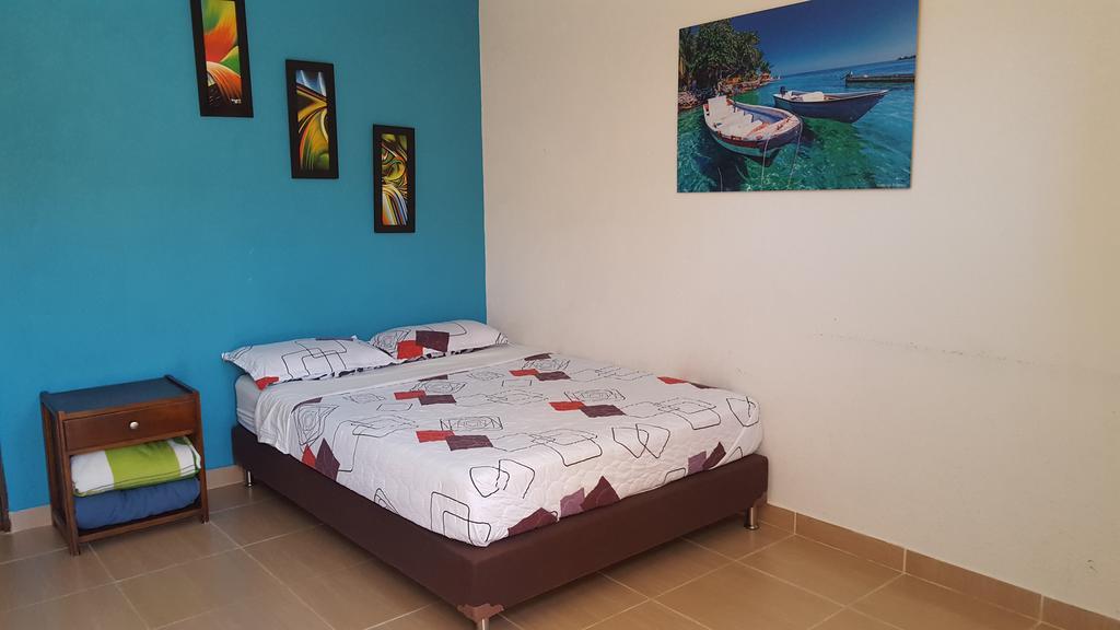 Hostal El Hangar Rionegro Esterno foto