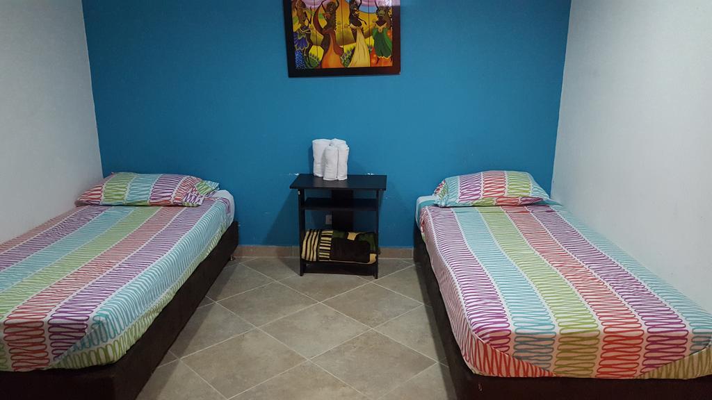 Hostal El Hangar Rionegro Esterno foto