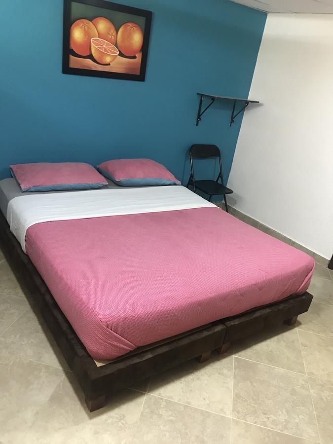 Hostal El Hangar Rionegro Esterno foto