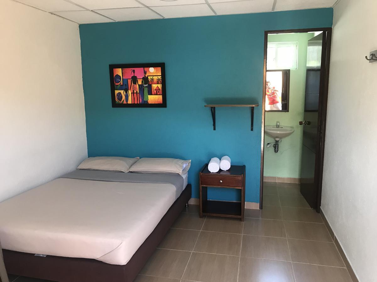 Hostal El Hangar Rionegro Esterno foto