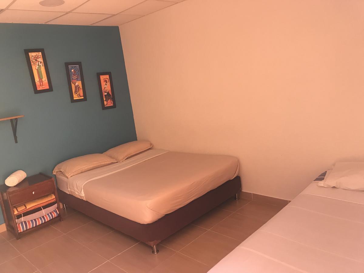 Hostal El Hangar Rionegro Esterno foto