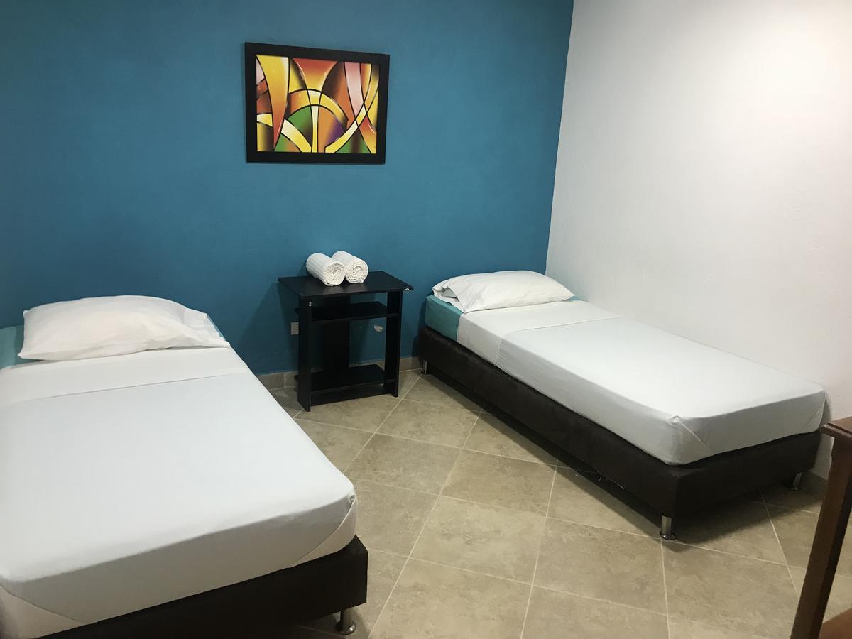 Hostal El Hangar Rionegro Esterno foto